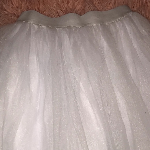 Never worn - perfect condition - beautiful - Picture 2 of 5